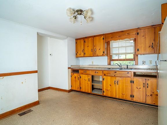 2nd image of 1185 Layne Pl