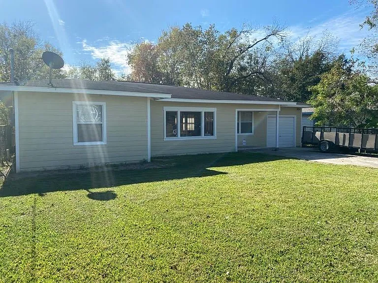 4910 Reed Rd — Photo 1