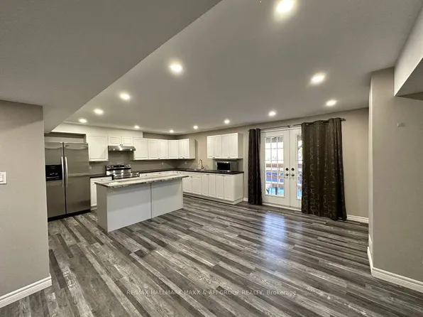 33 Camelot Sq, Barrie, ON L4M 0C3