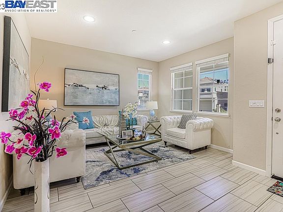 4th image of 2507 Valente Dr
