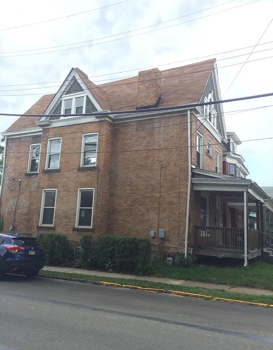 200 Center Street — Photo 3