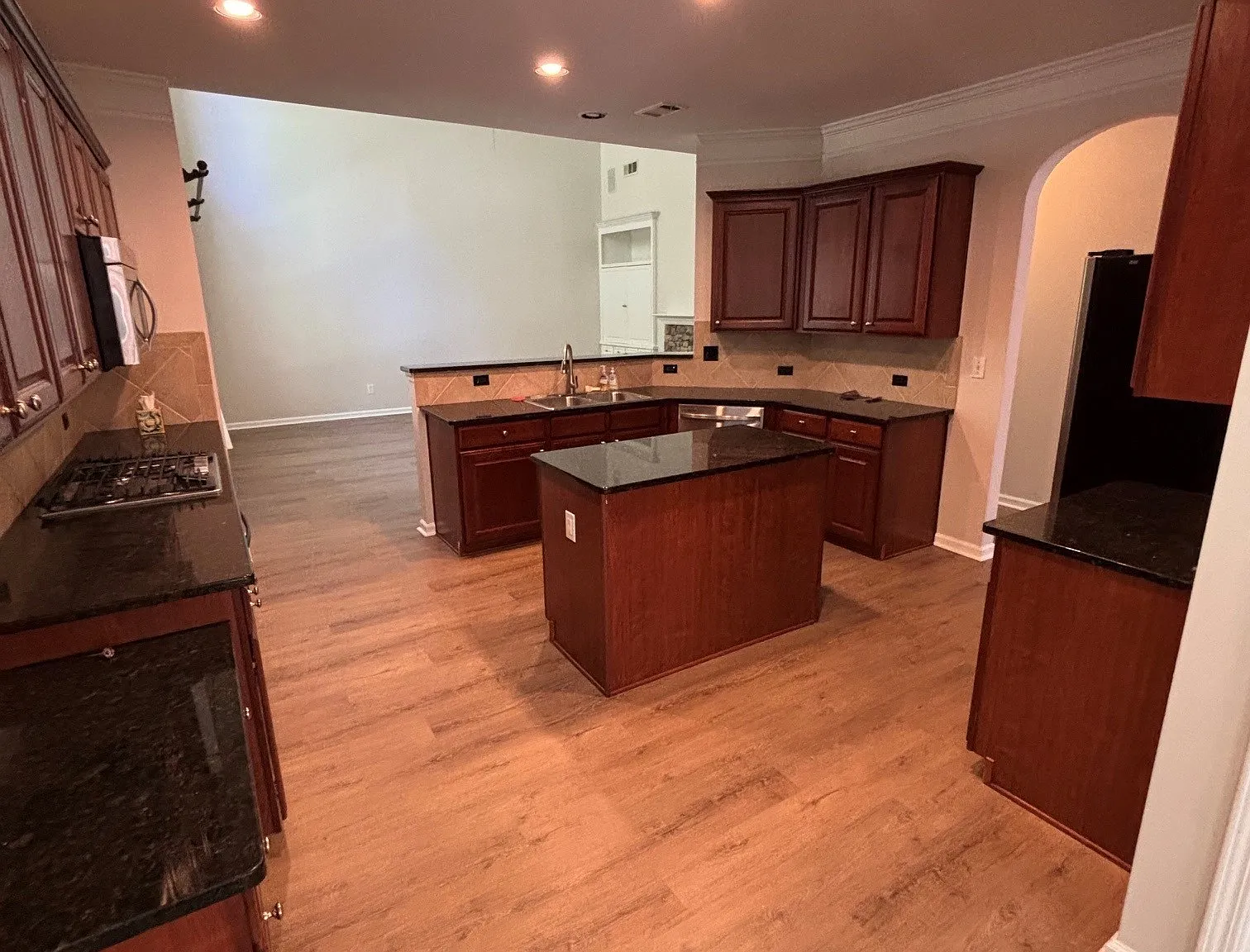 5 bed, 3300 sqft, $3,300 — Photo 4