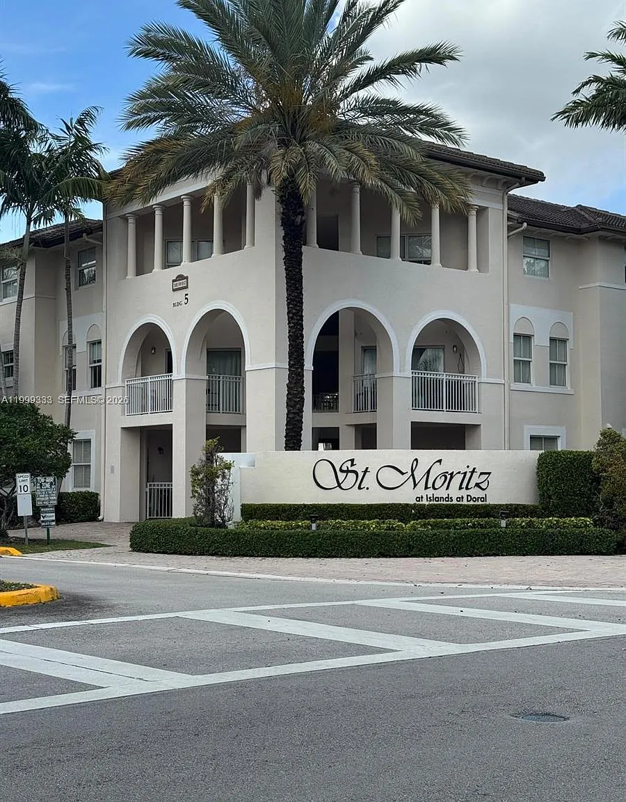 St Moritz At Doral Condo — Photo 1