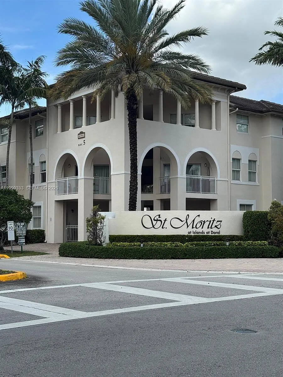 Photo 1 of 24 - 11601 NW 89th St #209 - Doral, FL Primary Photo - 11601 NW 89th St #209