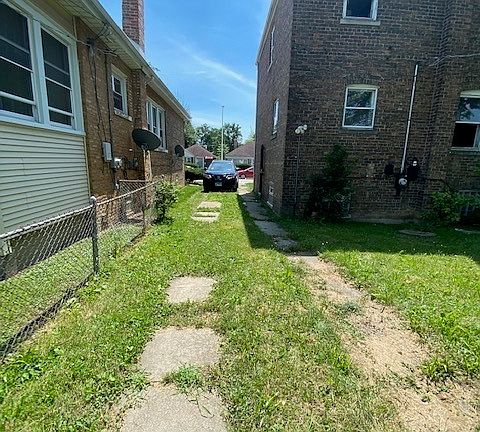 3rd image of 13 W 140th Ct