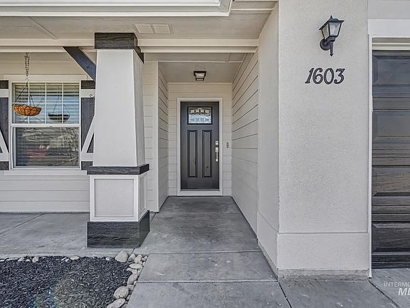 3rd image of 1603 W Tamarack Dr