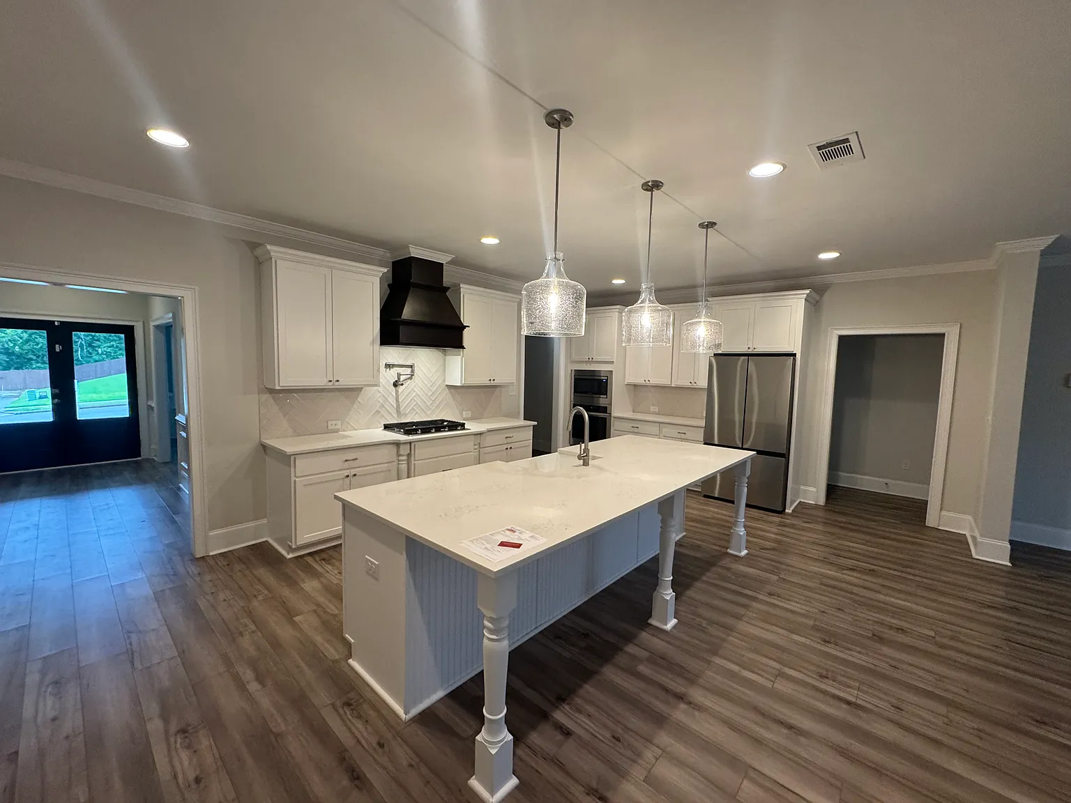 5 bed, 3588 sqft, $3,700 — Photo 4