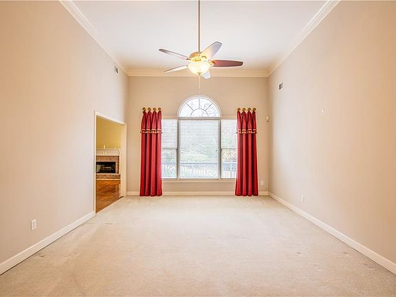 4th image of 4924 Hugh Howell Rd