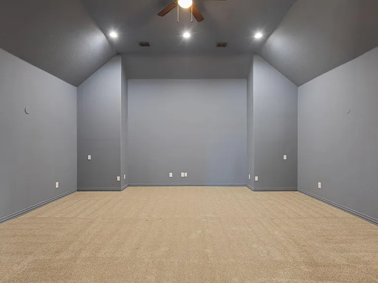 10229 Fire Ridge Dr — Photo 32