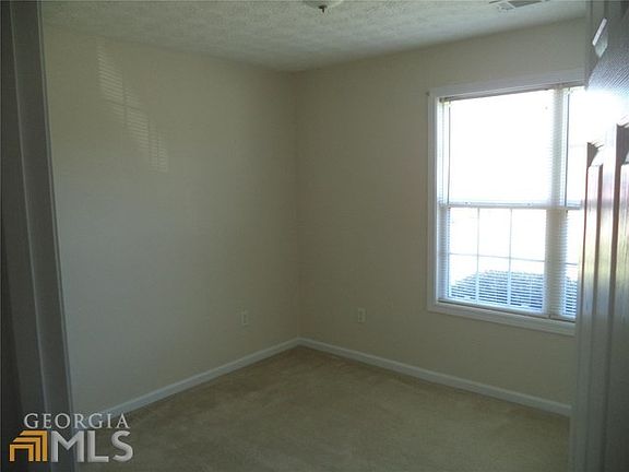 3rd image of 108 Shallow Creek Ln