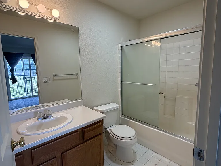 524 Court St — Photo 14
