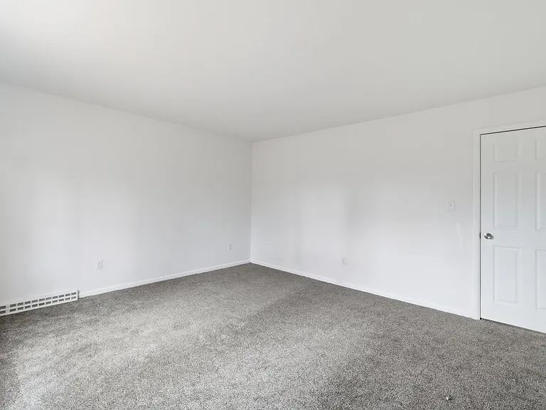 1273 Chateau Dr — Photo 16