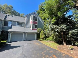 171 Treetop Cir, Nanuet, NY