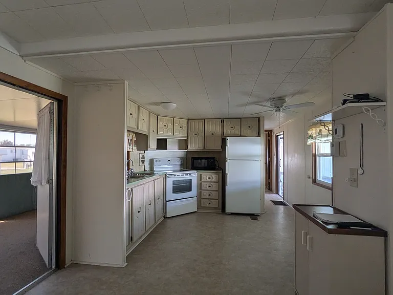 3328 Illinois Ave — Photo 7