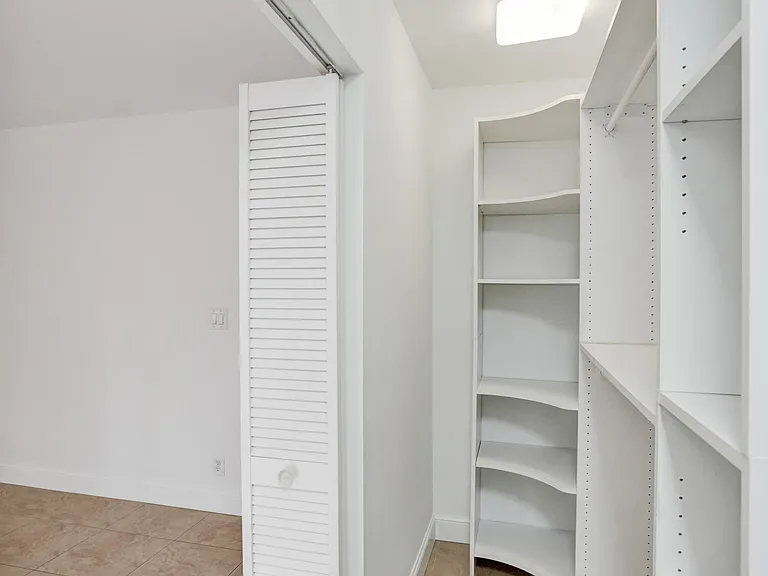 1330 NW 13th St #3 — Photo 38
