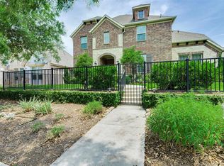 513 Water St, Webster, TX 77598
