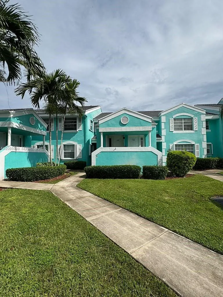 Keys Gate Condo No Three — Photo 1
