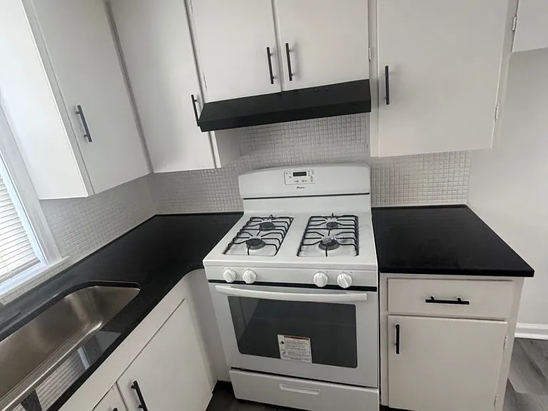 23307 Williams Ave — Photo 3