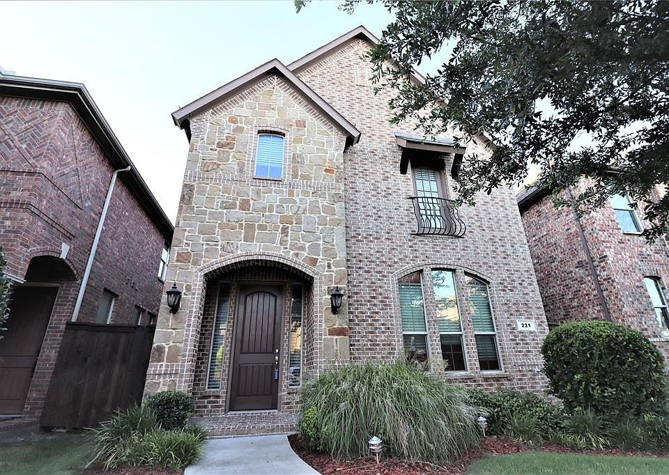 1st image of 221 Carrington Ln