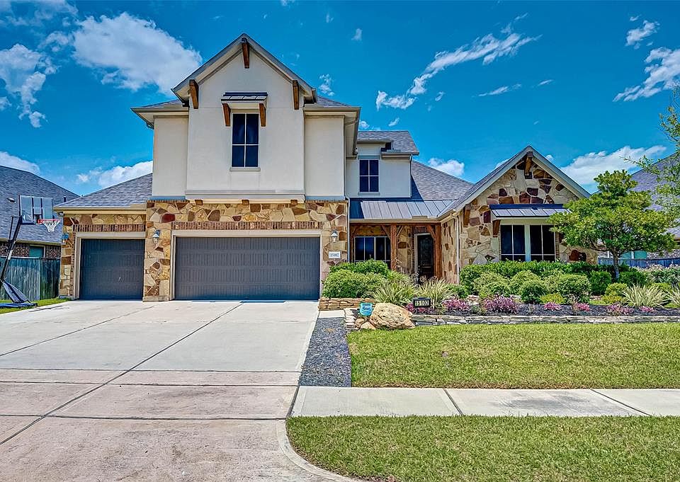 Welcome Home to this beautiful Beazer Model Home!