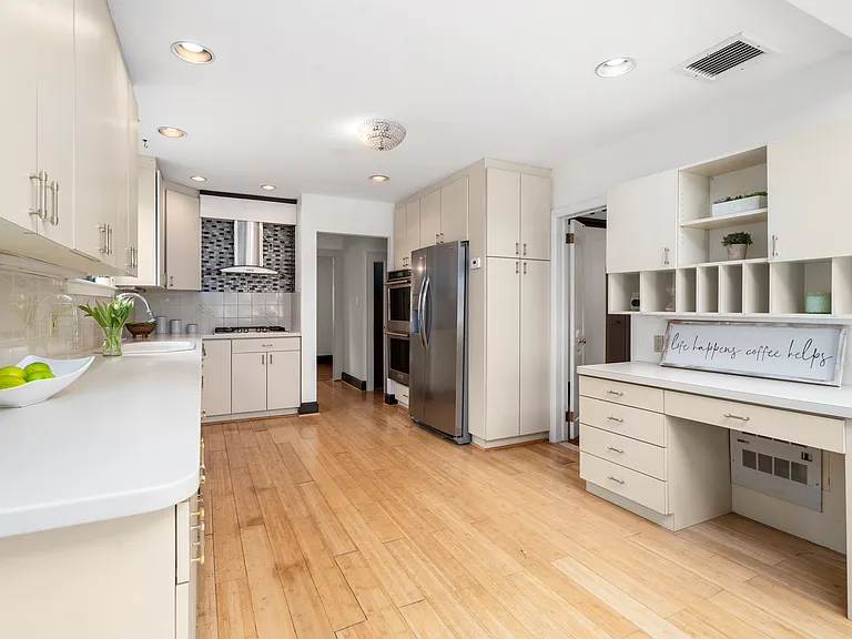 832 Chestnut St — Photo 8