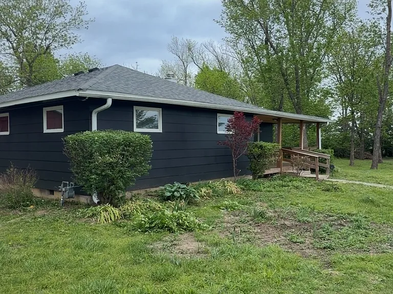 694 E Highway 400 — Photo 2