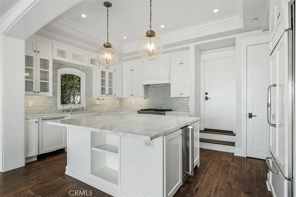 3 bed, 3.5 bath, 2099 sqft, $13,000 — Photo 4