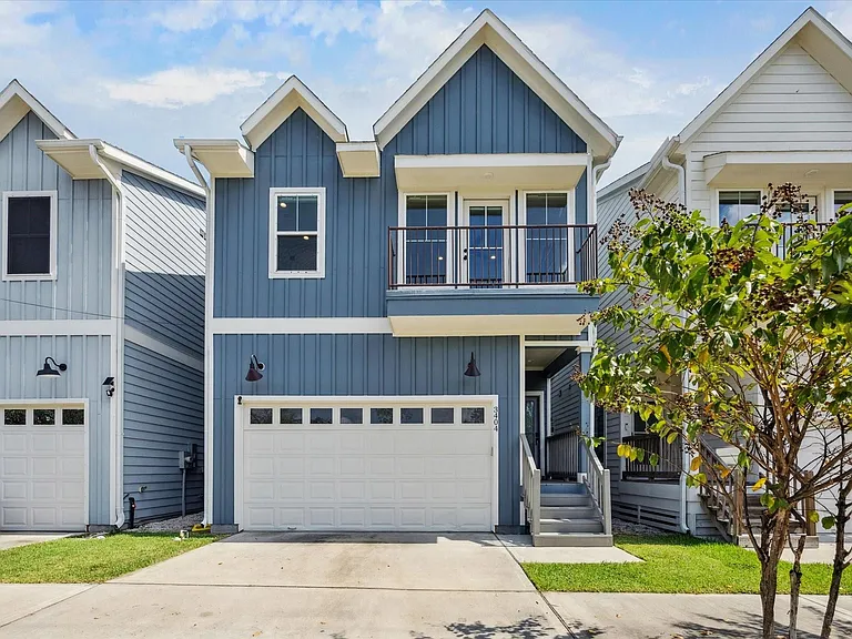 3404 Castor St — Photo 1