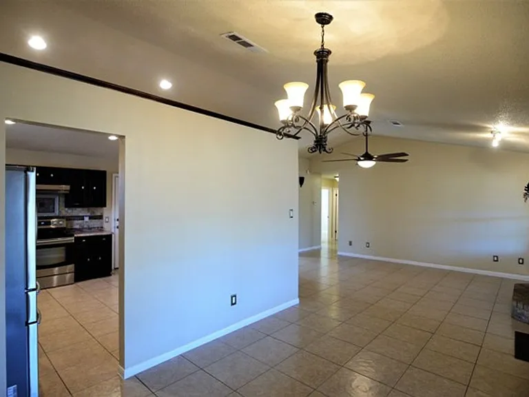 2503 Lain Dr — Photo 6