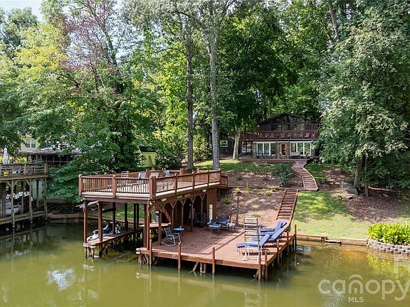 2nd image of 825 Emerald Shores Rd
