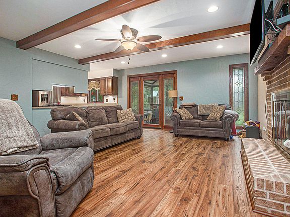 5th image of 102 Elsinore Ln