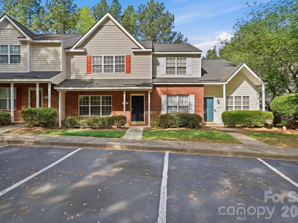 10142 Forest Landing Dr, Charlotte, NC 28213