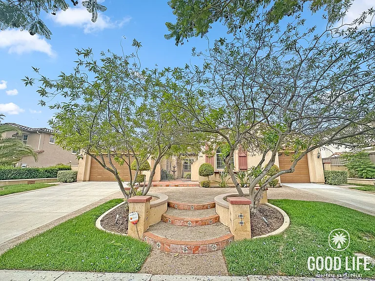 1348 N Paradise Ridge Way — Photo 1