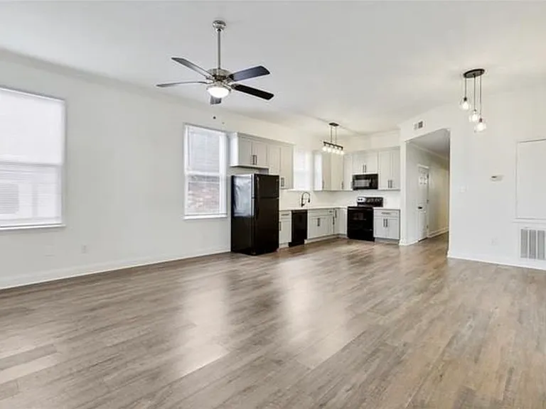 2322 Chippewa St — Photo 3