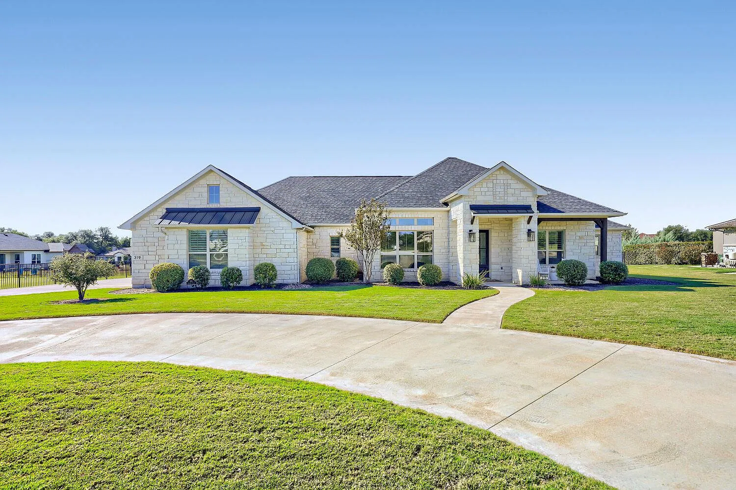 3 bed, 2.5 bath, 2980 sqft, $5,400 — Photo 2
