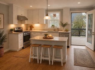 28 Houghton St #2, Lowell, MA 01851