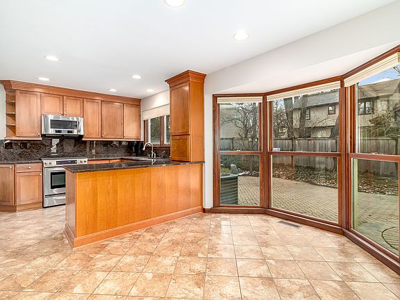 4th image of 2180 Oak Hill Dr