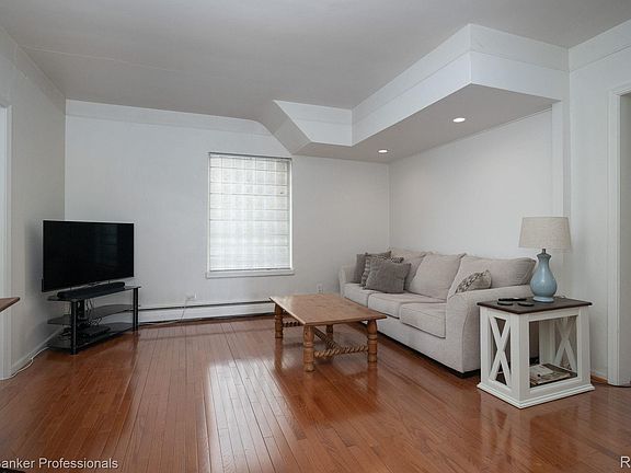 4th image of 3175 Culbertson Ave