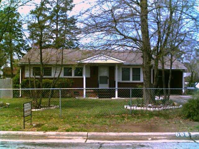 1st image of 608 Mobile St