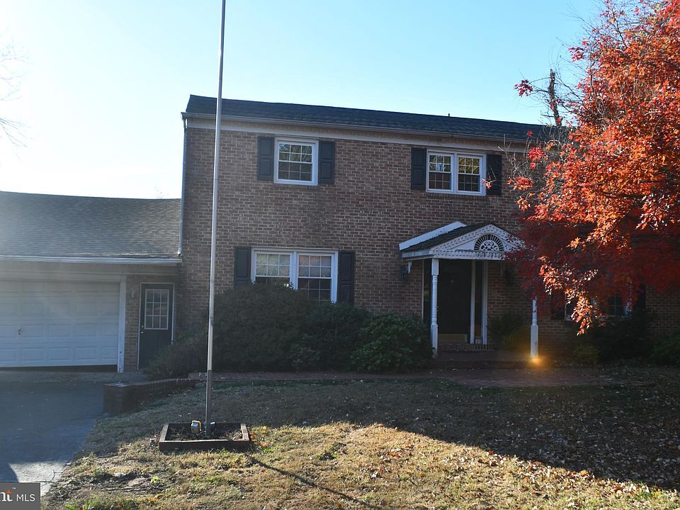 2nd image of 547 1/2 McCarty Dr