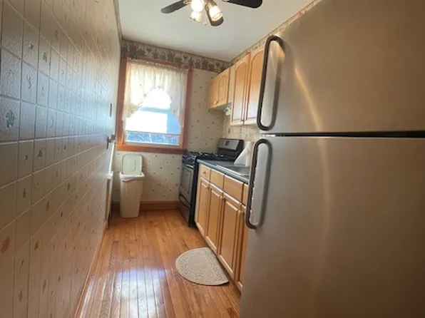 321 Bay 8th Street image 1 of 7