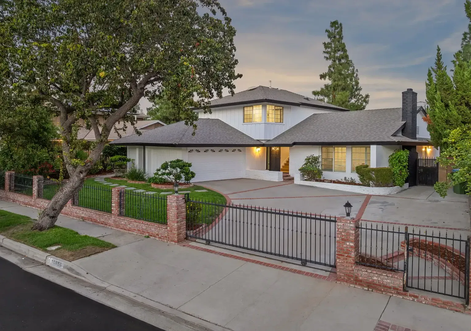 Beautifully reimagined residence in one of Porter Ranch's most desirable and established neighbor... — Photo 1
