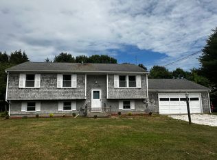 410 Narrow Ln, Charlestown, RI 02813