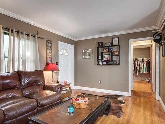 4th image of 222 Townsend Ave