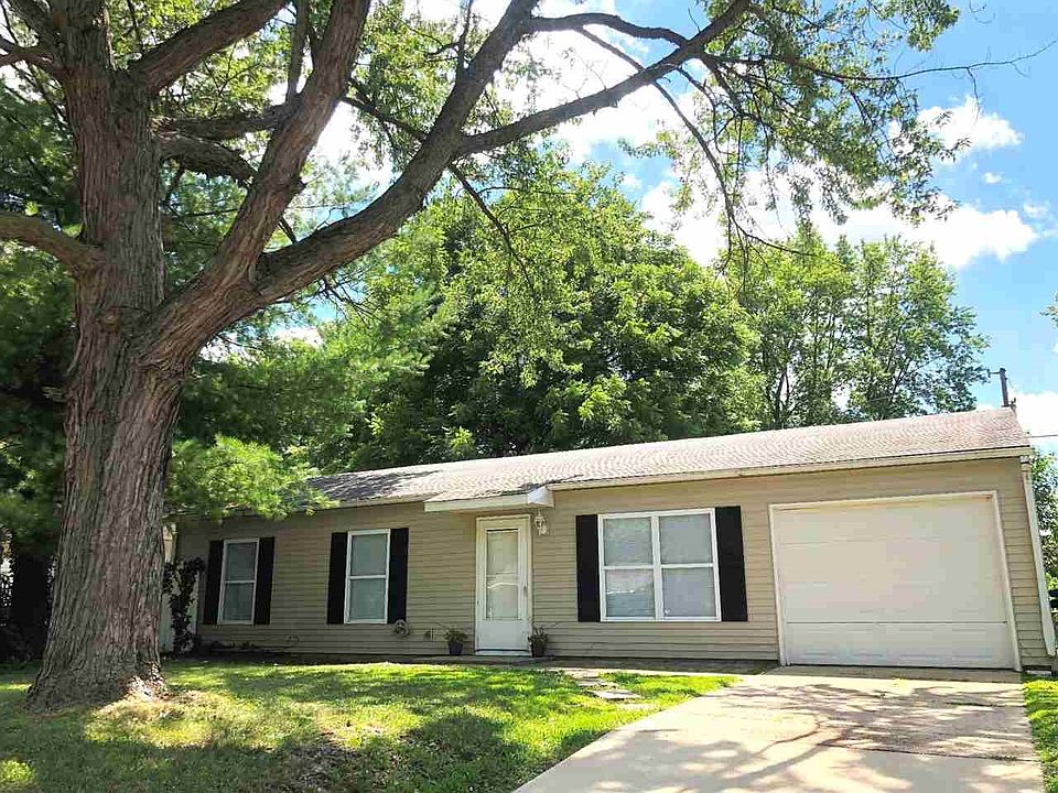 1st image of 2415 Brady Ln