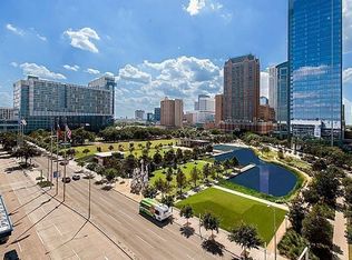 2222 Hermann Dr, Houston, TX 77004