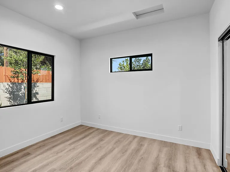 4437 Phelan Ave #B — Photo 9
