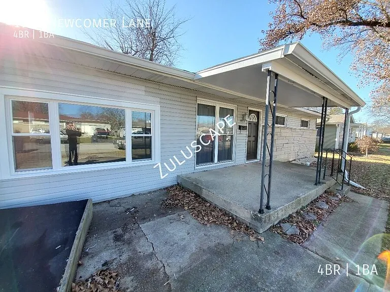 1973 Newcomer Ln — Photo 2