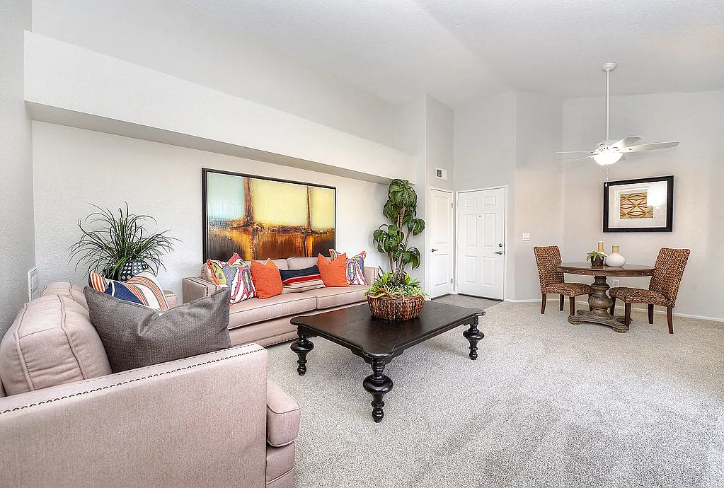 Bella Vista Apartments — Photo 1