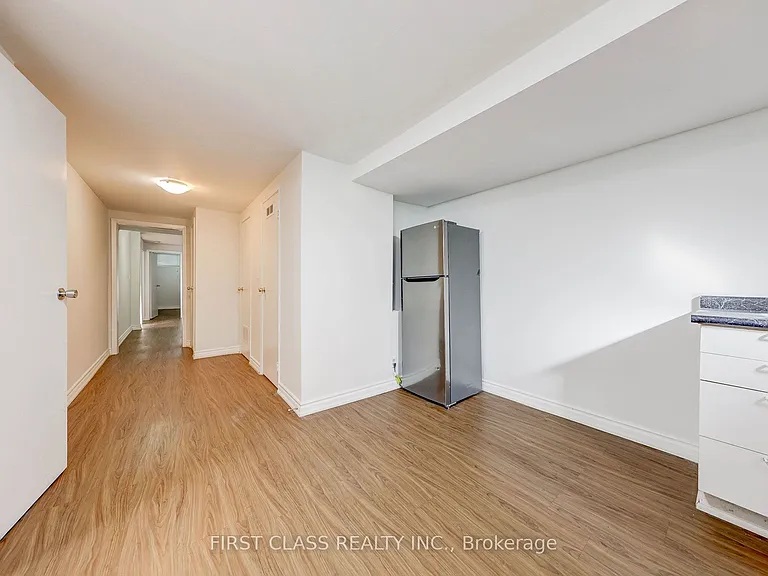 214 Linden Ave #BASEMENT — Photo 5